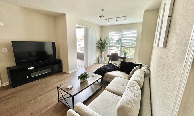 San Bruno Apartment | Chic 2-bedroom apartment with WiFi, AC in marvelous San Bruno 5 min from SFO