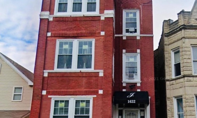 North Lawndale Apartment | Chic 2-bedroom apartment in vibrant Chicago with WiFi and AC