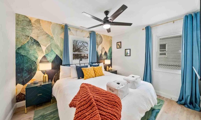 South Bend House | Chic 2BR 5min ND King+Queen Bed Firepit & Grill