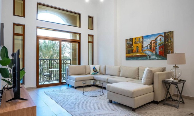 Jumeira 3 Apartment | Chic Apt by Burj Al Arab | 5-Star Amenities & Pool