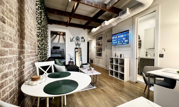 Hoboken Apartment | Chic City Center Oasis Near NYC - 3 beds, 1 sofa bed