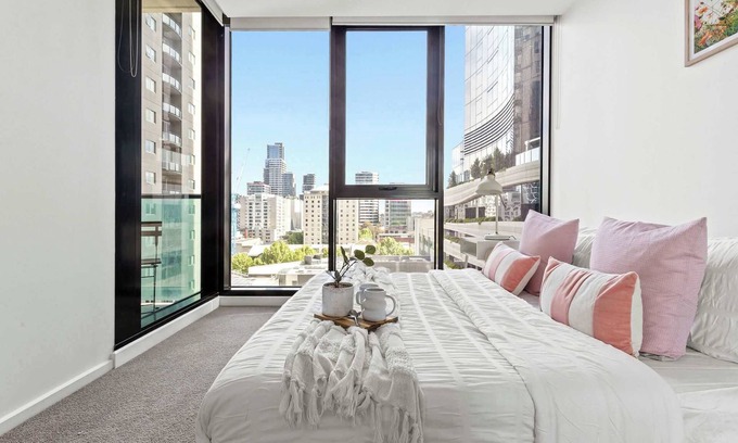 Melbourne Central Business District Apartment | Chic City Views Modern Comfort Near Southern Cross