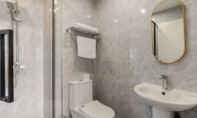 Kilimani Apartment | Chic Kilimani Apartment Plush Couch & King Bed