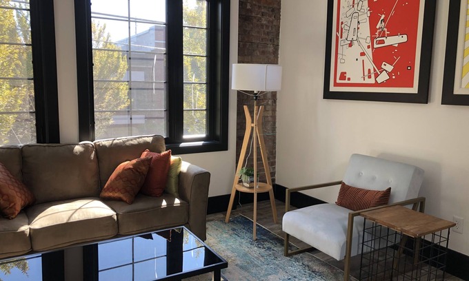 Olympia Apartment | Chic Modern Luxury - 1 bdrm apartment downtown