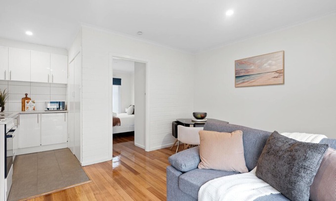 Murrumbeena Apartment | Chic Murrumbeena Retreat