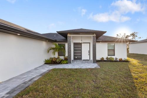 Fort Myers House | Chic Newly Built Vacation Escape with Canal view