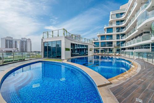 Al Barsha Apartment | Chic One-Bed Haven w Pool & Gym Heart of Dubai