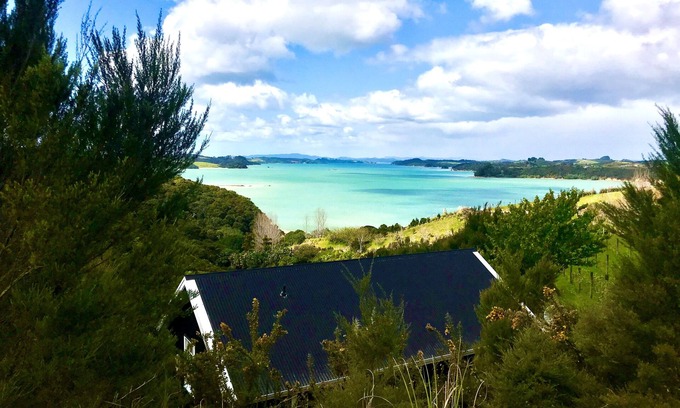 Te Tii Cottage | Chic, private, stunning views of the Bay of Islands
