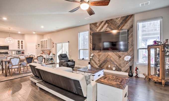 Rowlett House | Chic Rowlett Retreat with Views - Walk to Lake!