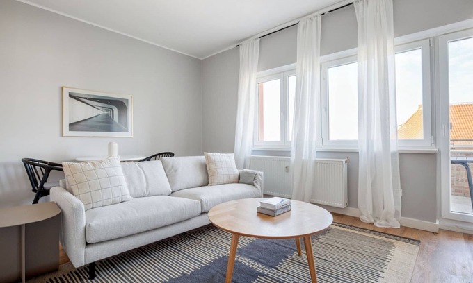 Tempelhof Apartment | Chic Schöneberg 1BR, nr Tempelhofer Feld, by Blueground