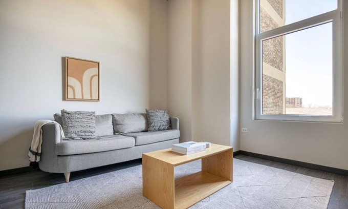 Near West Side Apartment | Chic West Loop 1BR w/Rooftop & Dog Wash, nr L, by Blueground