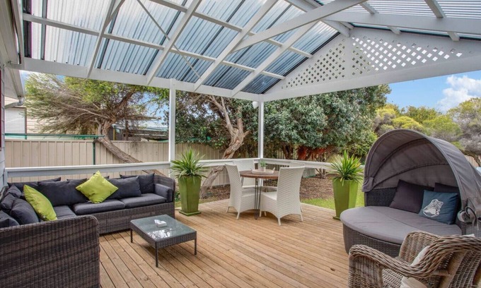 Hayborough House | Chiton Beach Retreat—Hamptons Elegance by the Sea