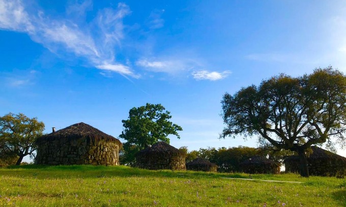 Calzadilla Cabin | Chozos Las Flores de la Dehesa