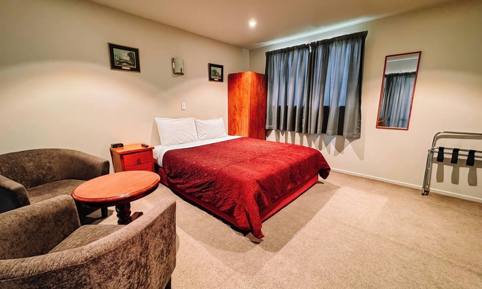 Christchurch City Centre Cabin | Christchurch City Centre Deluxe Unit with Full Kitchen