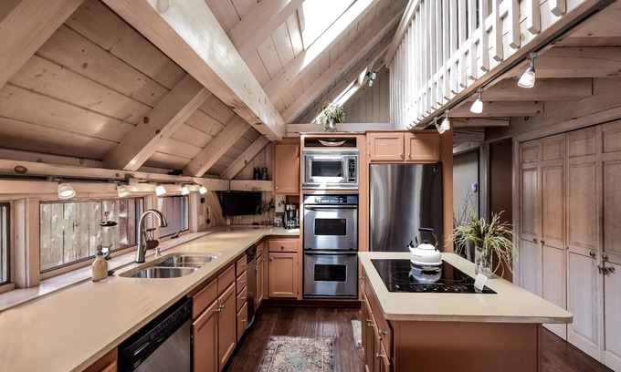 Nathrop Cabin | Christmas Perfect Mnt View Saltwater Hot Tub Cozy Fire Quiet 4 ac