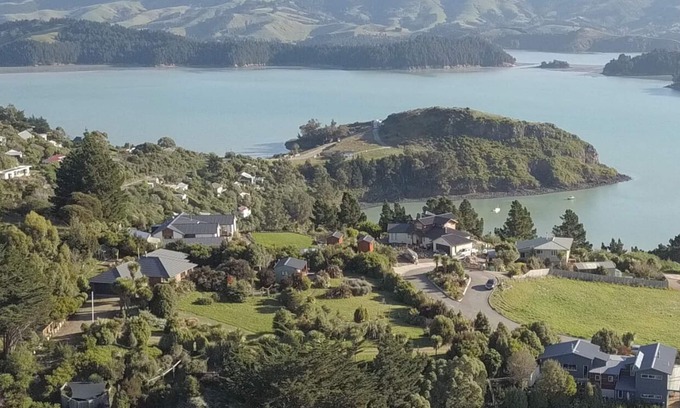 Diamond Harbour Cottage | Church Bay cabin: sunny, great views