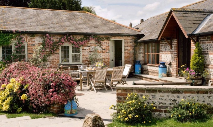 Cheselbourne Cottage | CHURN HOUSE, pet friendly, character holiday cottage in Dewlish