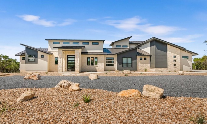 Boerne House | Cibolo Crest - Where Serenity meets Style - 3 bdrm - 1 game room - 1 game loft