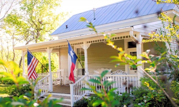 Chappell Hill Cottage | Circa 1900 Farmhouse Cottage - Pond - King Bed - Fenced - 8 Miles to Brenham