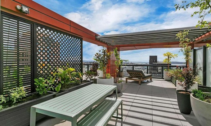 Auckland Central Business District Apartment | City and view holiday home