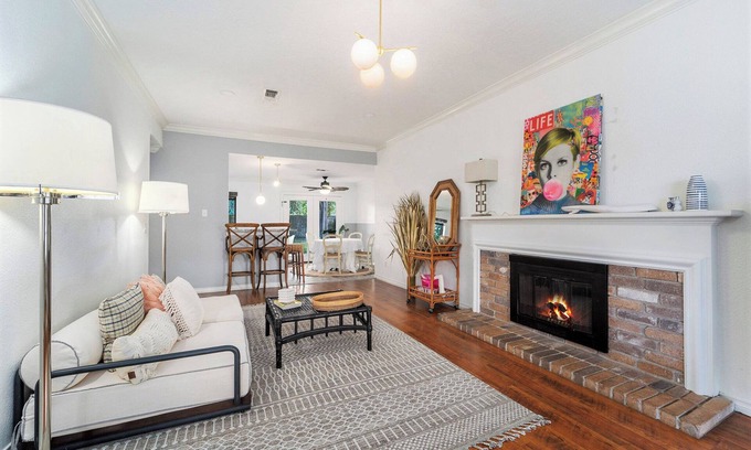 Barker House | City Center 3b2b Fenced Backyard One Story Home 77041