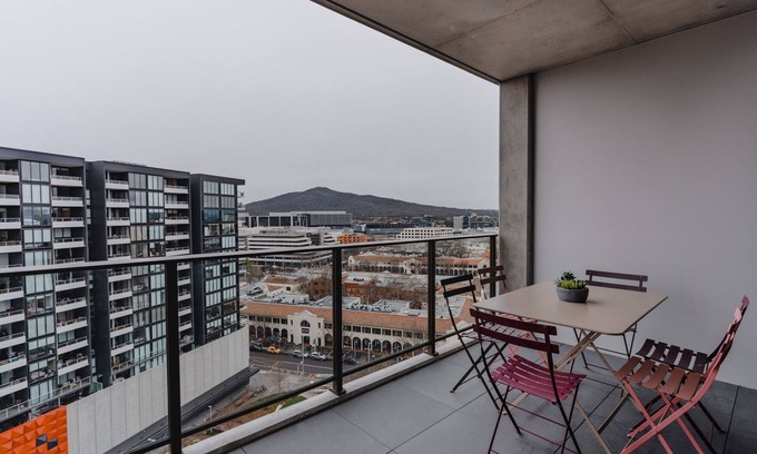 City West Apartment | City Center High-Rise Apartment with Parking