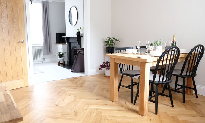 York House | City centre walking, free Parking, private courtyard, Cleveland Victorian Housen