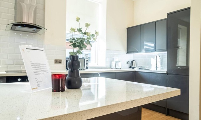 Ipswich Apartment | City Chic Christchurch 2BR Apartments by Sojo Stay