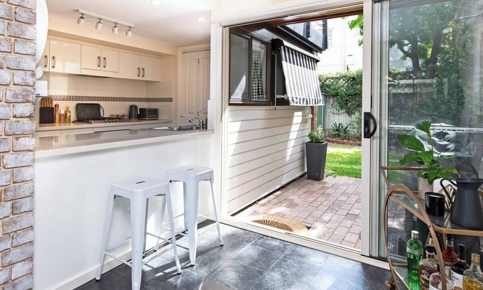 Adelaide Central Business District House | City Escape: 3BR Modern Comforts in the Heart of Adelaide, Free Wine