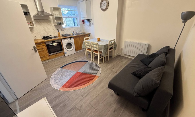 Turkey Street Apartment | City Hideaway