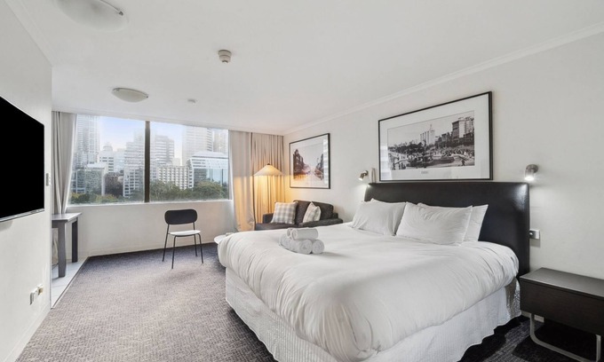Darlinghurst Apartment | City Pad with Hyde Park Views, Walk to Everything!