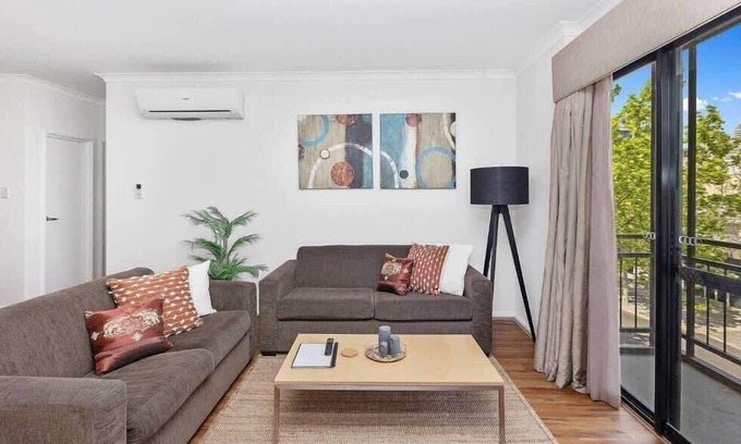 Northbridge Apartment | City View Apartment near to RAC Arena