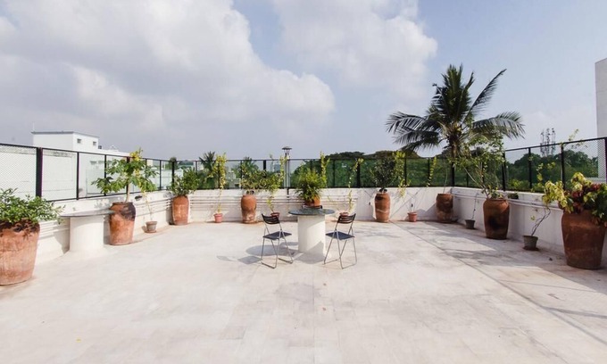 Alwarpet Apartment | City View - Queen Room