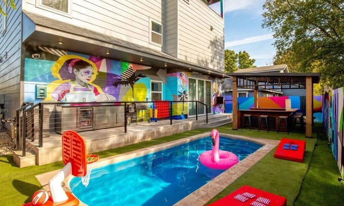 Downtown San Antonio House | City Views Rooftop Karaoke, Pool, Hot Tub, Games