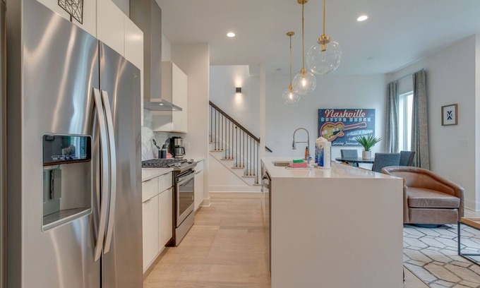 Buena Vista House | Cityscape Elegance- Rooftop Deck -Mins to Broadway