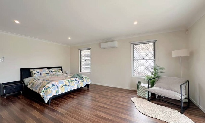 Coopers Plains House | Cityside retreat by QEII&QSAC