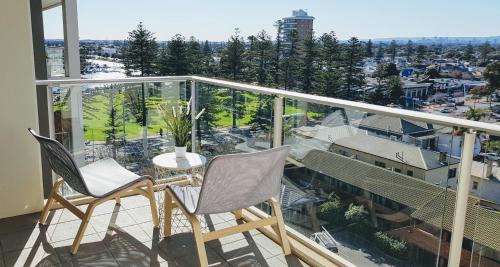 Glenelg Apartment | CityViews @ Glenelg * Pool/Beach * Free Parking *