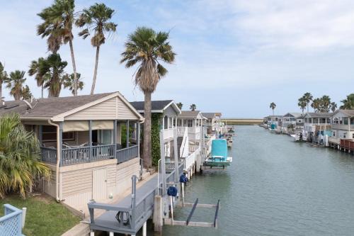 Port Isabel House | Clam Circle Retreat On The Laguna- LIV Resort