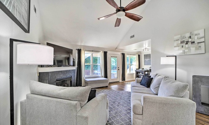 Claremore House | Claremore Getaway ~ 2 Mi to Historic District