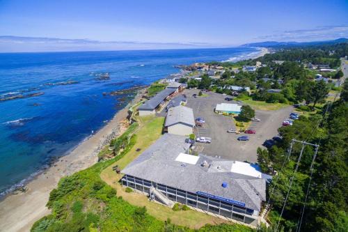 Lincoln Beach Hotel | Clarion Inn Surfrider Resort