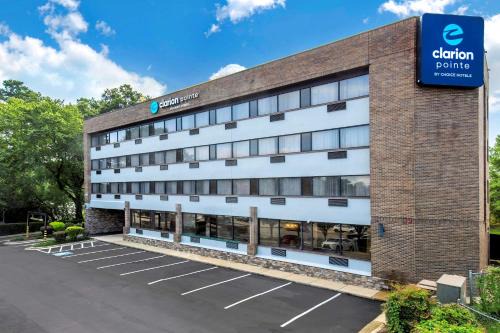 Northeast Raleigh Hotel | Clarion Pointe Raleigh Midtown