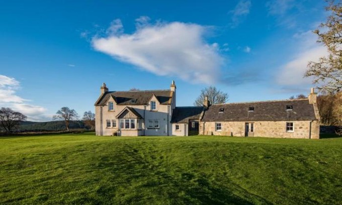 Grantown-on-Spey House | Clashindeugle Farmhouse & Annex