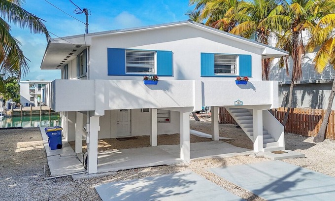 Venetian Shores House | Classic canal home with vintage charm!