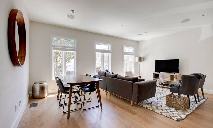 Nob Hill Apartment | Classic Russian Hill 3BR, nr Park, Museum, Dining & Shops, by Blueground