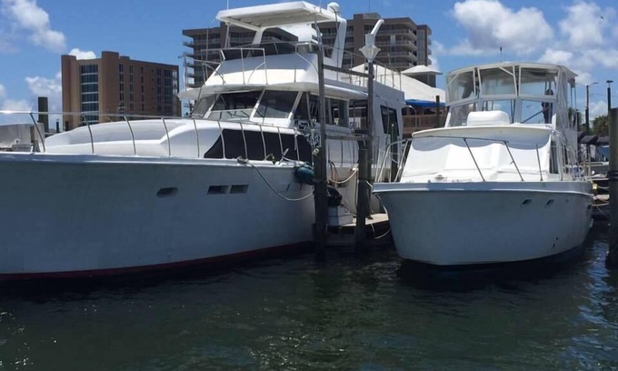 Orange Beach East Boat Rental | Classic Yacht Rentals at FloraBama