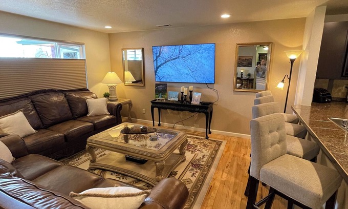 Berkley House | Classy 3 bdrm Great reviews! Awesome Denver Location Only 5 mins to every hi-way