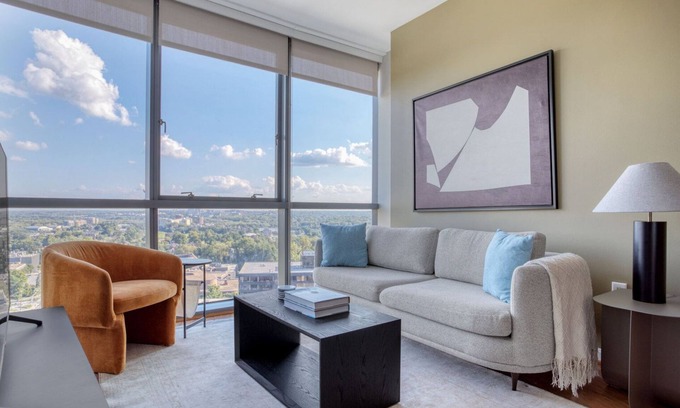 North Bethesda Apartment | Classy North Bethesda 1BR w/Pools, nr Coffee & Groceries, by Blueground