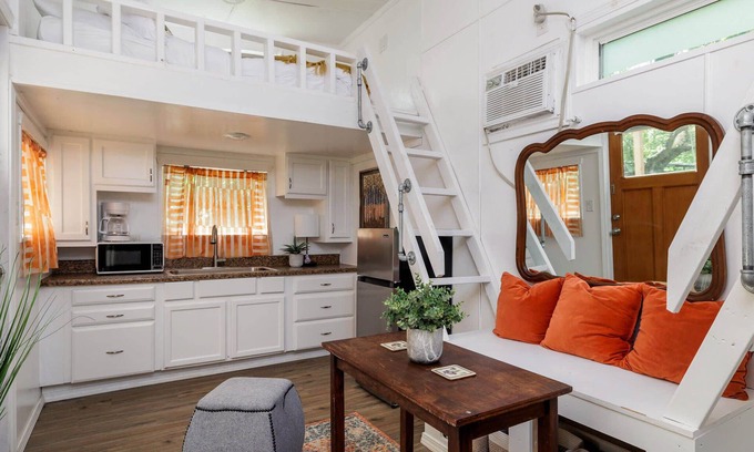 South Lamar House | Clawson Eco-Farm | Relax, Reconnect, Rejuvenate!