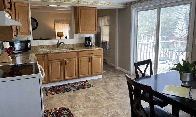 Clayton Apartment | Clayton #2 Cozy, Clean, and Convenient apartment