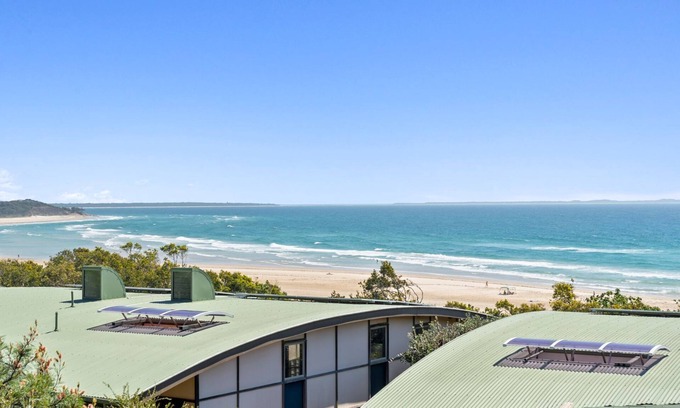 Point Lookout Apartment | Claytons 10 | 4 bed, 2 bath, Cylinder beachfront